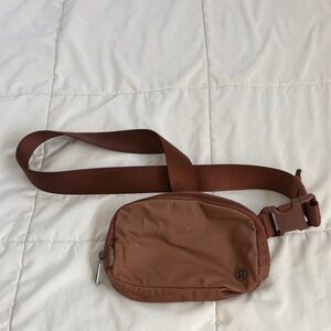 lululemon athletica Men's Chest/waist Pack in Chestnut Brown